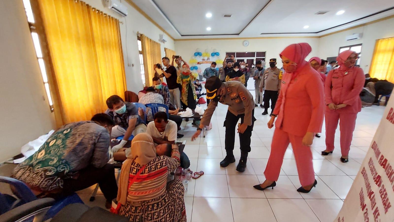 Kapolres-Balangan-AKBP-Zaenal-Arifin-memberikan-semangat.jpg