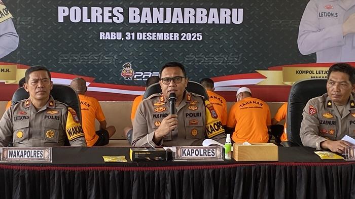 Kapolres-Banjarbaru-AKBP-Pius-X-Febry-Aceng-Loda-menjelaskan-capaian-sepanjang-tahun.jpg