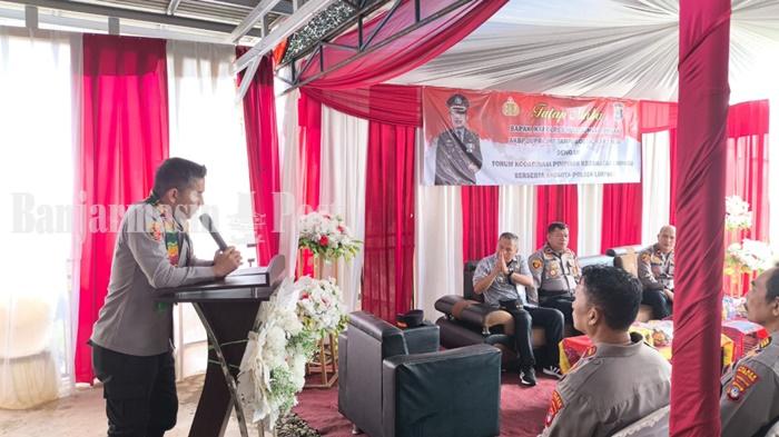 Kapolres-HST-AKBP-Jupri-JHP-Tampubolon-saat-menyampaikan-sambutan-di-Kantor-Polsek-Limpasu.jpg