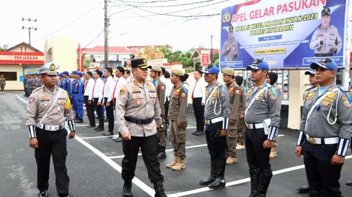 Kapolres-Kotabaru-saat-gelar-pasukan-Operasi-Keselamatan-Intan-Tahun-2023.jpg