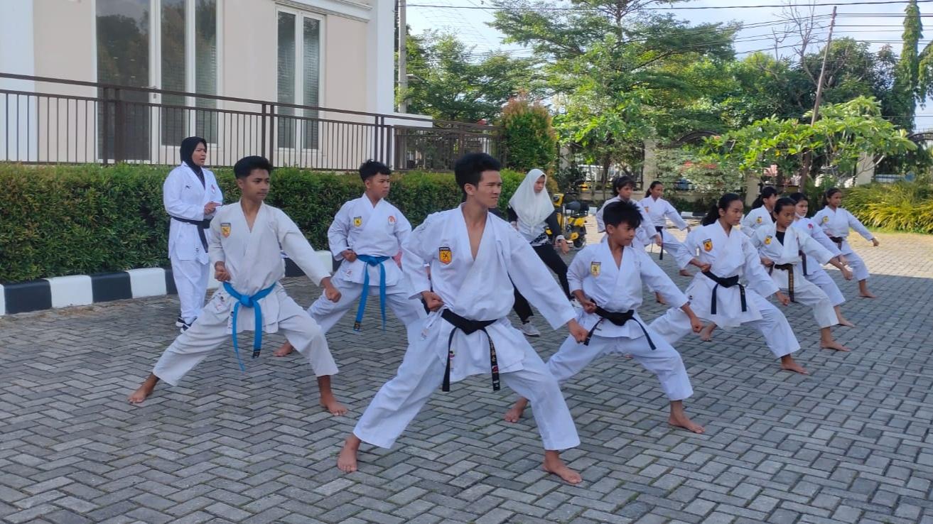 Kanashdagi jinsiy aloqa Gidroparkdagi plyajdagi jinsiy aloqa