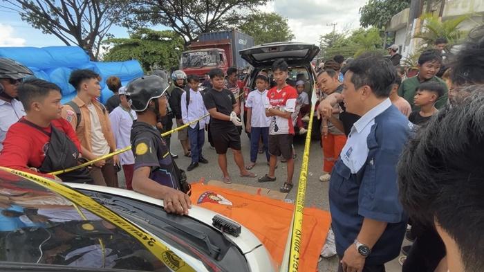 Kecelakaan-tragis-terjadi-di-Jalan-Gubernur-Soebarjo.jpg
