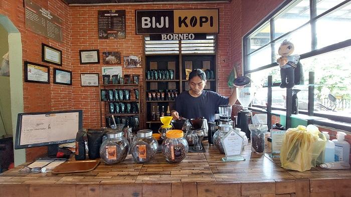 Kedai-Biji-Kopi-Borneo-berlokasi-di-Jalan-Ahmad-Yani-Km-31.jpg