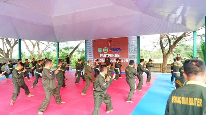 Kegiatan-latihan-Pencak-Silat-Militer-di-Padepokan-Kodim-1022Tanah-Bumbu.jpg
