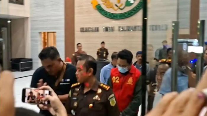 Kejati-Kalteng-menahan-dua-tersangka-baru-dugaan-korupsi-tambang-zirkon.jpg