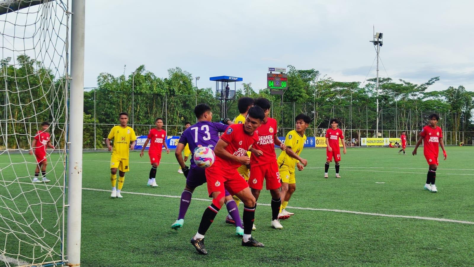 Kemelut-saat-didepan-gawang-Semen-Padang-vs-Barito-Putera-U202.jpg