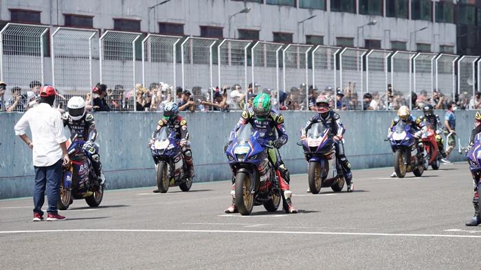 Kemeriahan-seri-perdana-Idemitsu-bLU-cRU-Yamaha-Sunday-Race-2022-di-Sentul.jpg