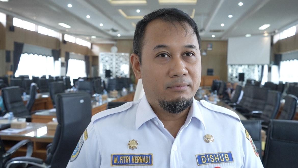 Parkir di Bahu Jalan Saat Kunjungan Presiden ke Banjarbaru Kalsel, Kendaraan Siap-Siap Diderek