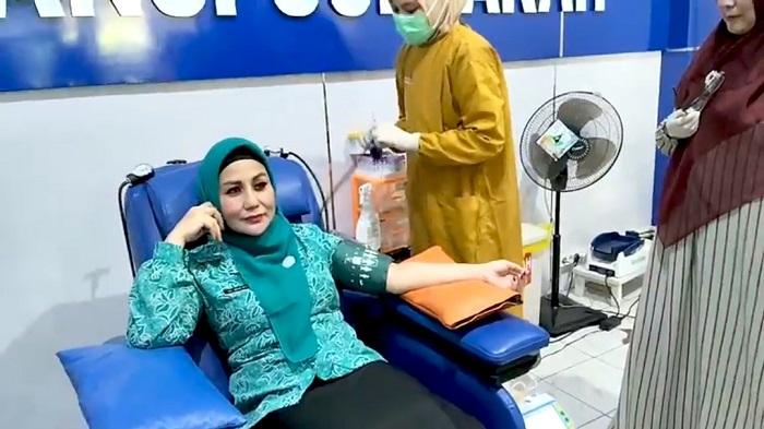 Ketua-TP-PKK-Hulu-Sungai-Tengah-HST-donor-darah.jpg