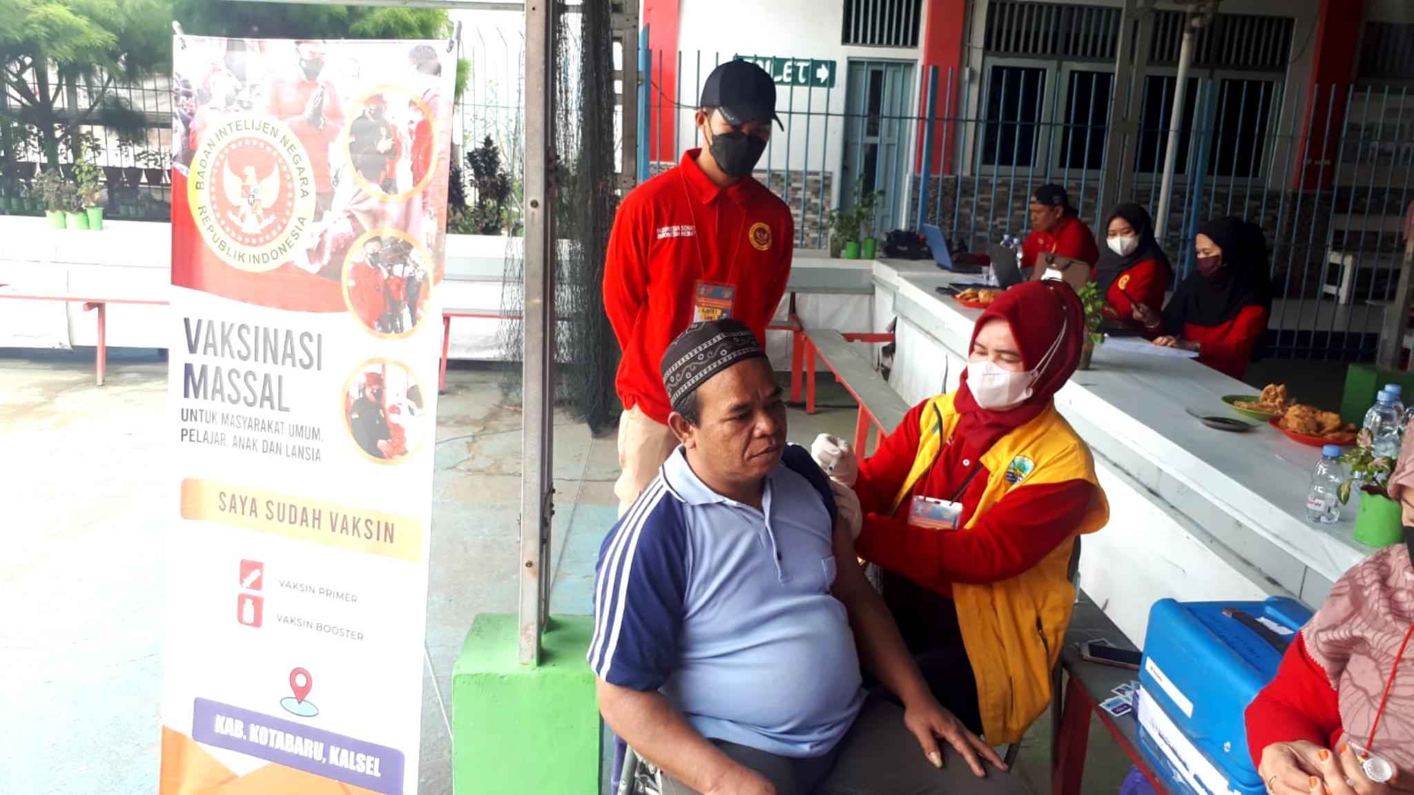 Kolaborasi-Lapas-dan-Dinkes-BIN-Daerah-Kalsel-melaksanakan-vaksinasi.jpg