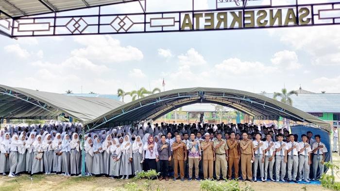 Komisioner-KPU-Batola-sosialisasi-mengenai-Pemilu-2024-di-SMAN-1-Tamban.jpg
