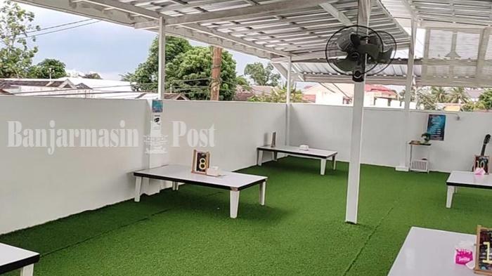 Kuliner-Kalsel-Semi-outdoor-di-lantai-atas-ZVR-Cafe-Resto-Amuntai-Kabupaten-hsu-selasa-14022023.jpg