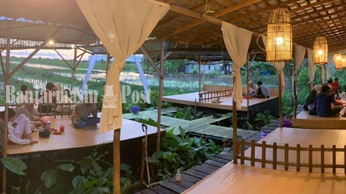 Kuliner-Kalsel-Suasana-di-Warung-Saraba-Nyaman-di-Gambut-Kabupaten-Banjar-senin-03042023.jpg