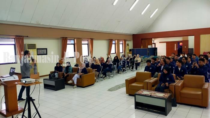 Mahasiswa Komunikasi Uniska Banjarmasin Belajar Menyunting Berita di Bpost, Konsep Micro People