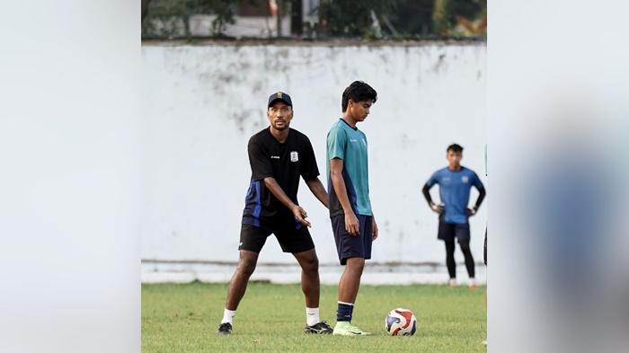 Leo-Tumapahu-latih-Persiba.jpg