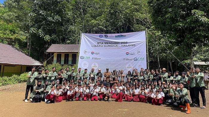 Mahasiswa-STAI-Amuntai-saat-kegiatan-di-Desa-Libaru-Sungkai.jpg