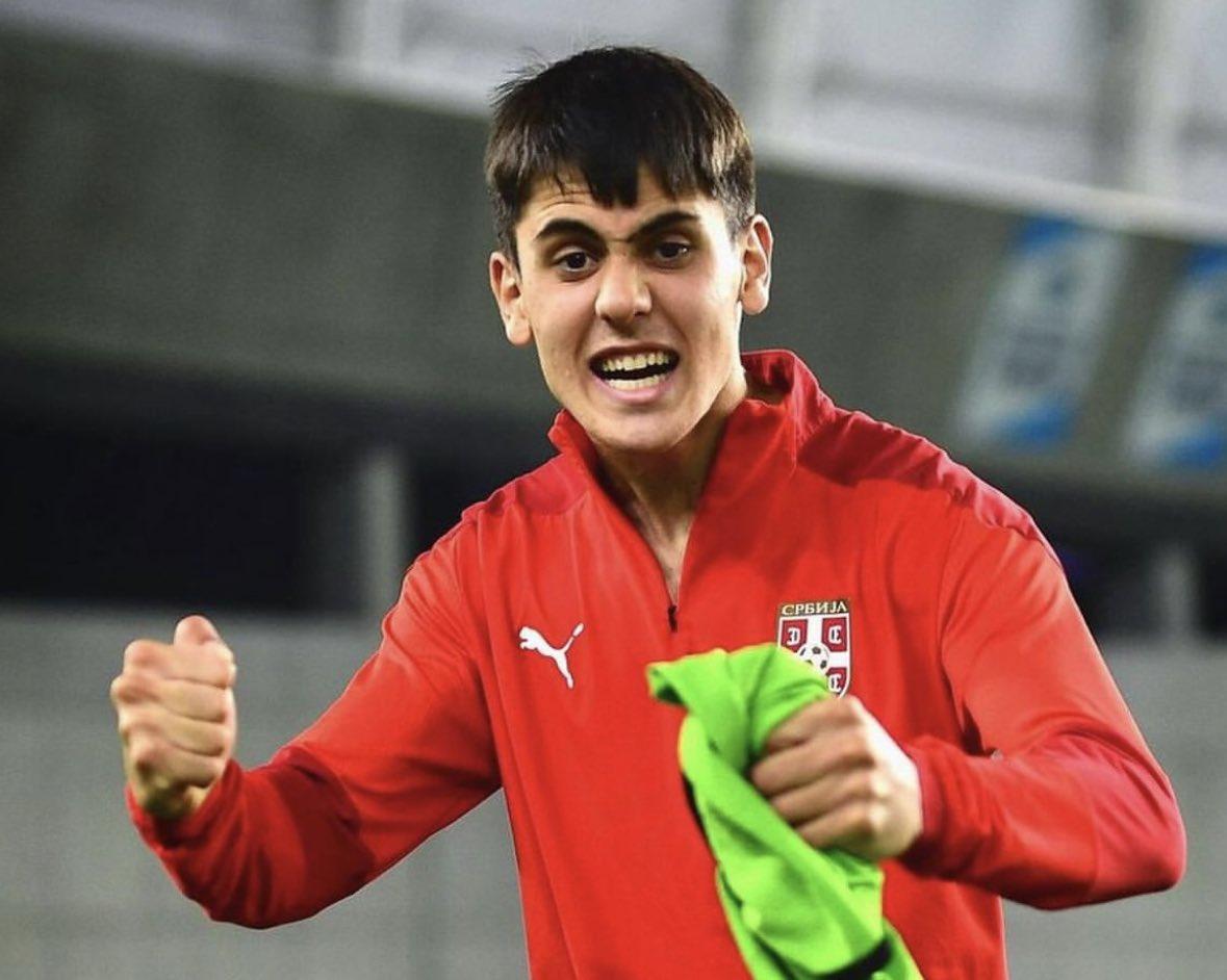 Napoli Kalahkan AC Milan, Juventus dan Manchester City Rekrut Popovic, Bek Arsenal Jadi Opsi Pioli