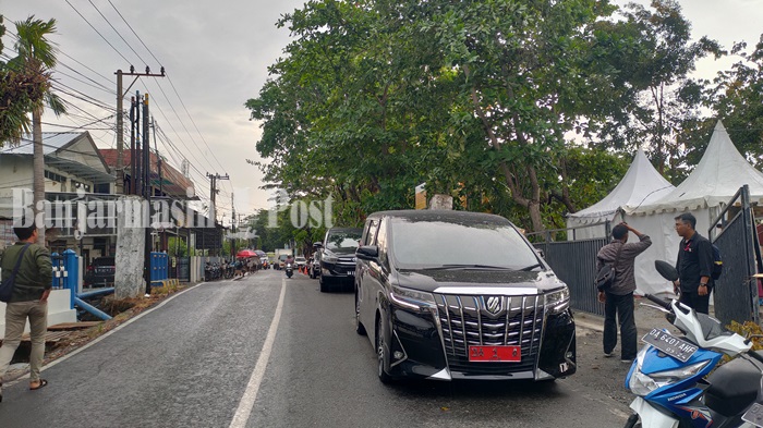 Mobil-dinas-Wali-Kota-Banjarmasin-Ibnu-Sina-DA-1-A-berubah-dari-Toyota-Fortuner-112.jpg