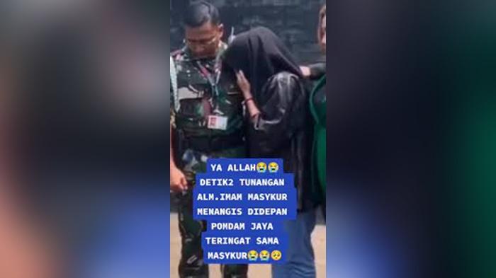 Netizen-salah-fokus-salfok-dengan-Yuni-tunangan-mendiang-Iman-Maskur-1.jpg