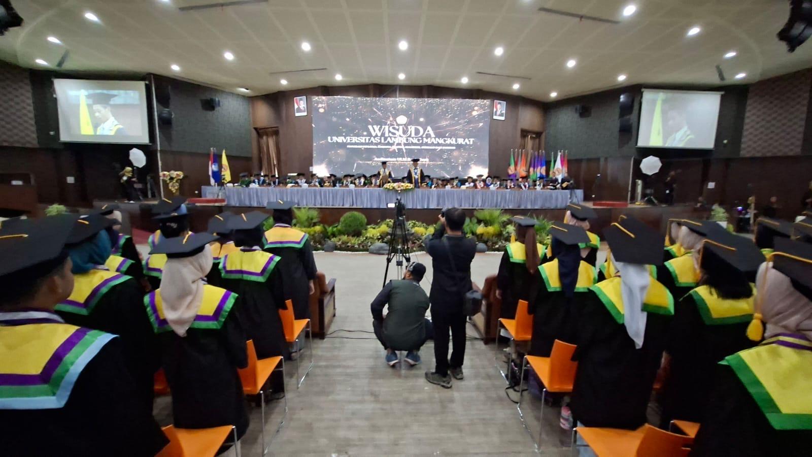 Wisuda ke-131 ULM Luluskan 958 Mahasiswa, Rektor Sebut ULM Menyongsong Jadi Kampus Kelas Dunia - Banjarmasinpost.co.id