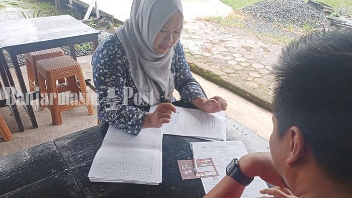 Jelang Pemilu 2024, Kisah Suka Duka Pantarlih Coklit di Kelurahan Marabahan Kota