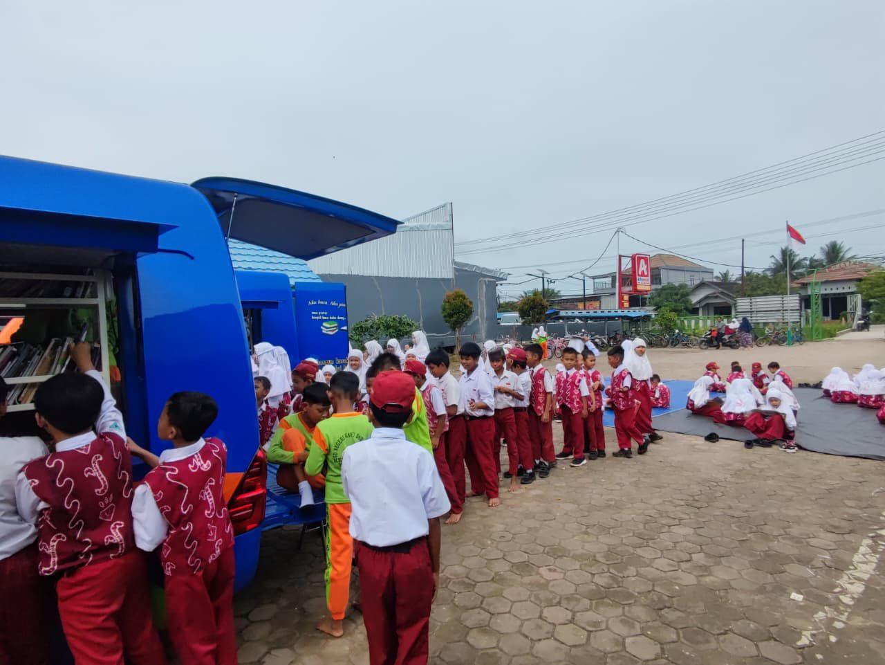 Para-murid-SDN-Kayu-Bawang-1-Kabupaten-Banjar-antusias.jpg