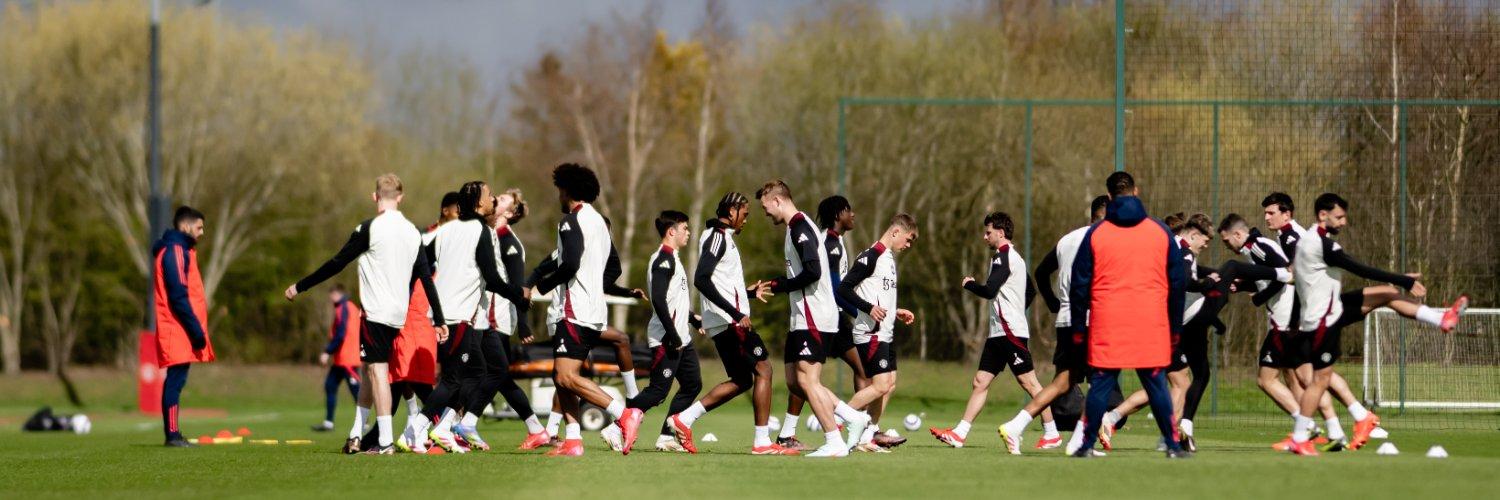 Para-pemain-Manchester-United-menjalani-latihan-rutin.jpg