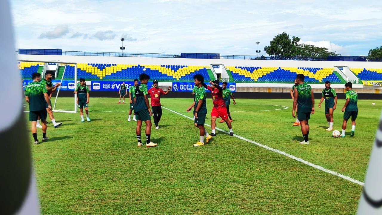 Para-punggawa-Barito-Putera-latihan-di-Stadion-Demang-Lehman-Jumat-1842025-sore.jpg