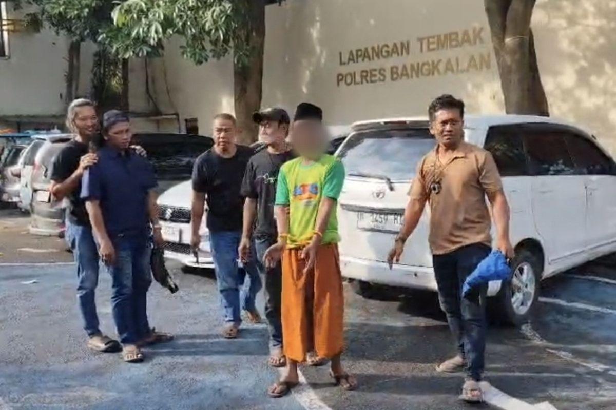 Pelaku-pembacokan-teman-kos-di-Bangkalan-Jawa-Timur.jpg