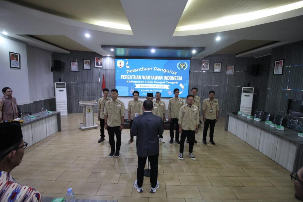 Pelantikan-pengurus-PWI-Kabupaten-Hulu-Sungai-Tengah-untuk-masa-bakti-2023-2026.jpg