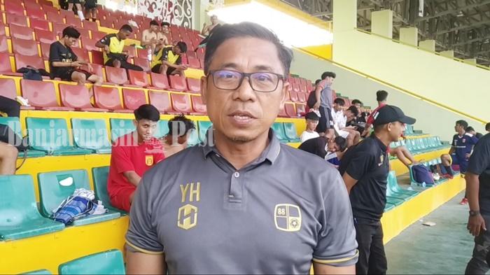 Pelatih-Kepala-Tim-Sepakbola-Pra-PON-Kalsel-2023-Yunan-Helmi-selasa-23052023.jpg