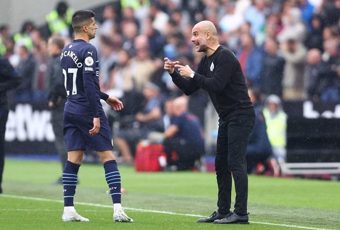 Pelatih-Manchester-City-Pep-Guardiola-dan-Joao-Cancelo.jpg