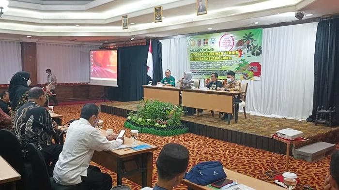 Pelatihan-teknis-budi-daya-kelapa-sawit-kepada-petani-di-Banjarmasin-Minggu-24072022.jpg