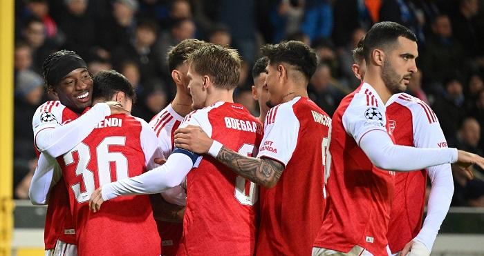 Pemain-Arsenal-merayakan-gol-dalam-laga-Liga-Inggris-1912.jpg