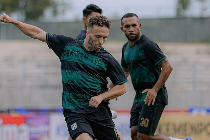 Pemain-Persebaya-Ze-Valente-Hasil-Persebaya-vs-Bhayangkara-FC-di-babak-I-Liga-1-Indonesia-1-1.jpg