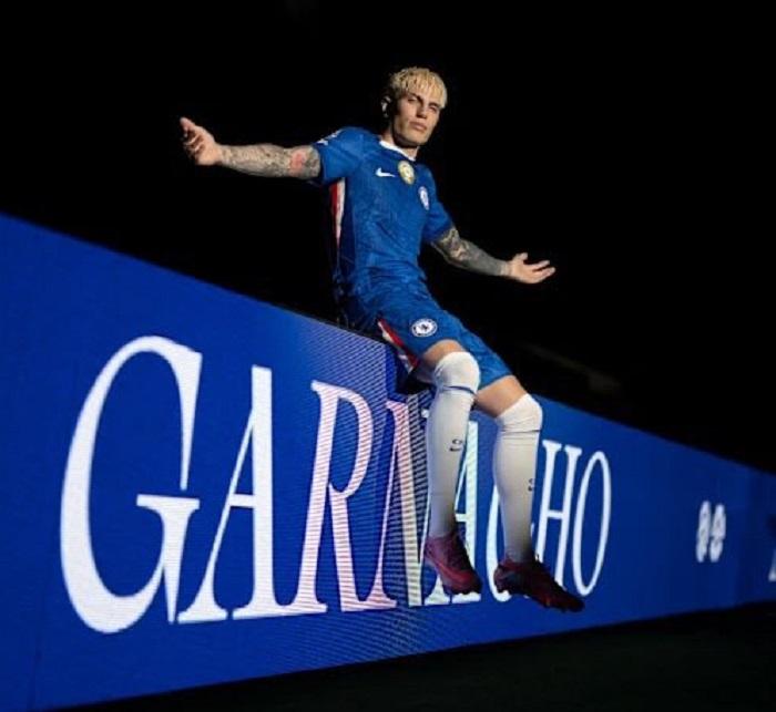 banjarmasin/Pemain-baru-Chelsea-Alejandro-Garnacho-berpose-memakai-jersey-klub.jpg