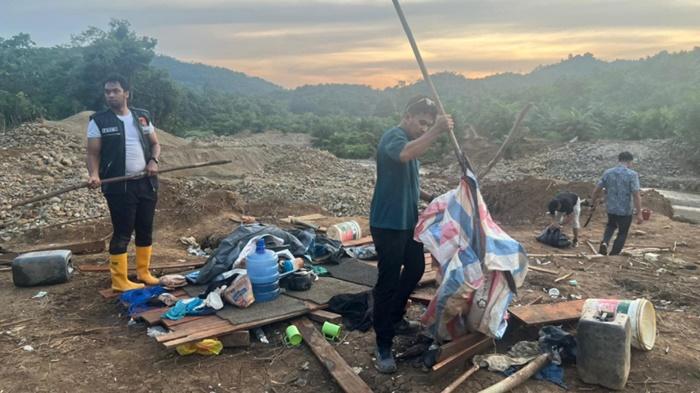 Penambangan-emas-ilegal-di-Desa-Pemalongan-Tanahlaut.jpg