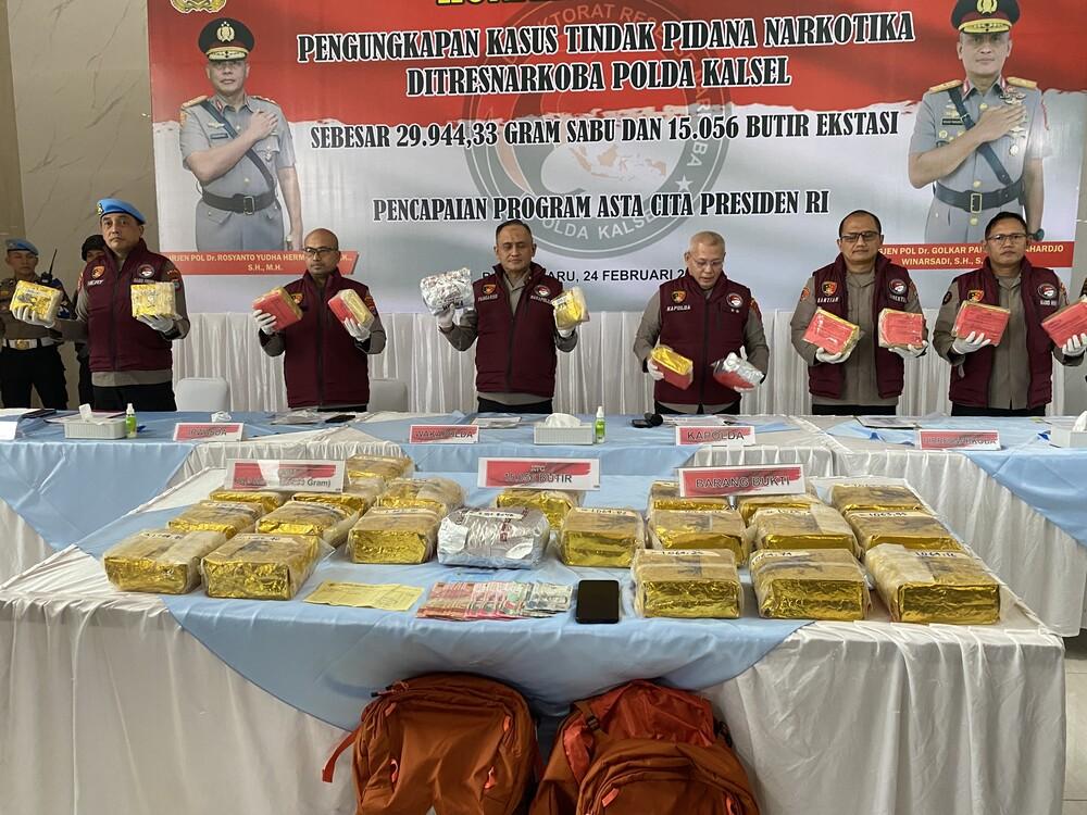 Terungkap 30 Kilo Sabu dan 15.056 Pil Ekstasi Akan Disebar ke Bandar di Kalsel, Pelaku Residivis