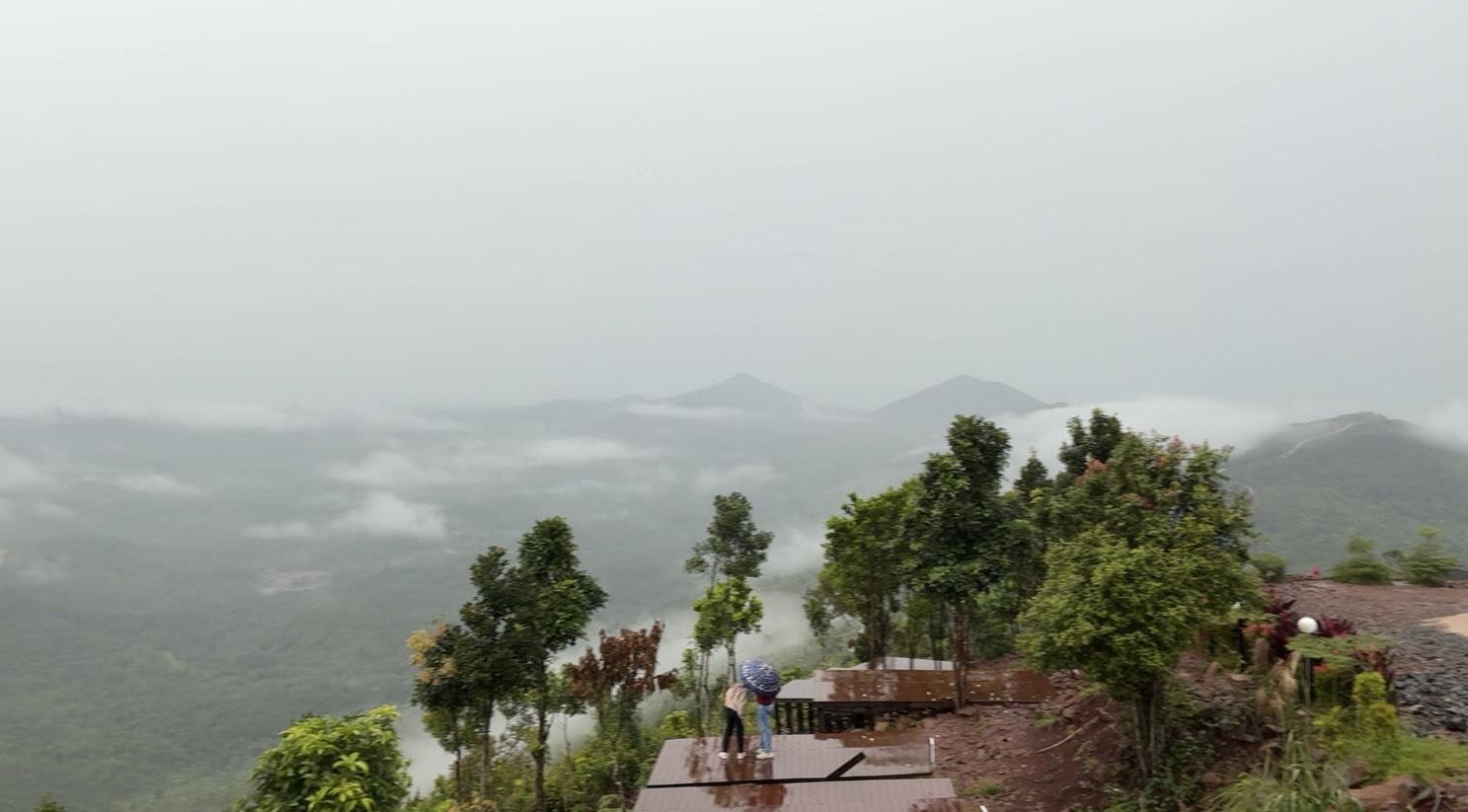 Penampakan-lautan-awan-di-puncak-Paralayang-Tahura-Sultam-Adam-Kalsel.jpg