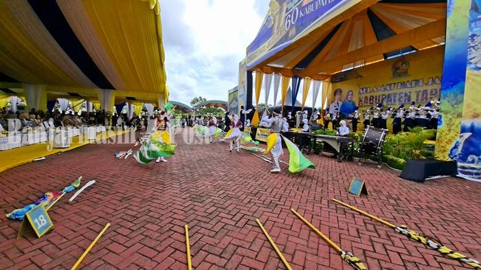 Marching Band Bahana Suara Pukau Undangan Hari Jadi Tapin, Penonton Tepuk Tangan Berdiri