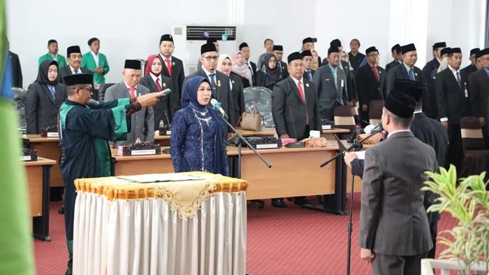Pengambilan Sumpah dan Janji PAW Anggota DPRD HSS, Sekda Minta Pertahankan Kerjasama dengan Pemkab