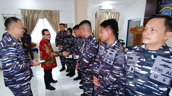 Penyaluran-bantuan-rutin-secara-simbolis-yAYASAN-MAHATIR.jpg
