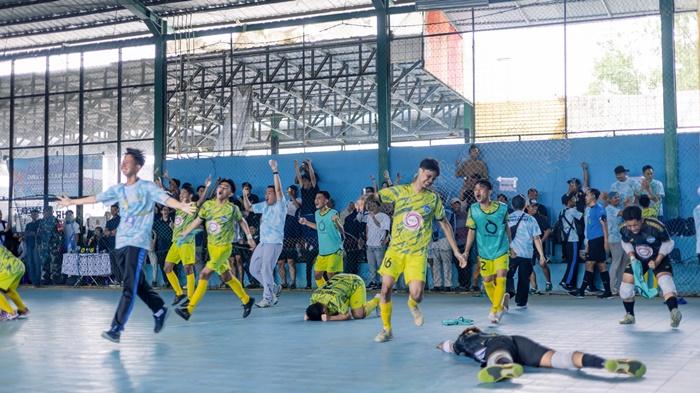Perayaan-kemenangan-tim-Futsal-Tanahbumbu.jpg