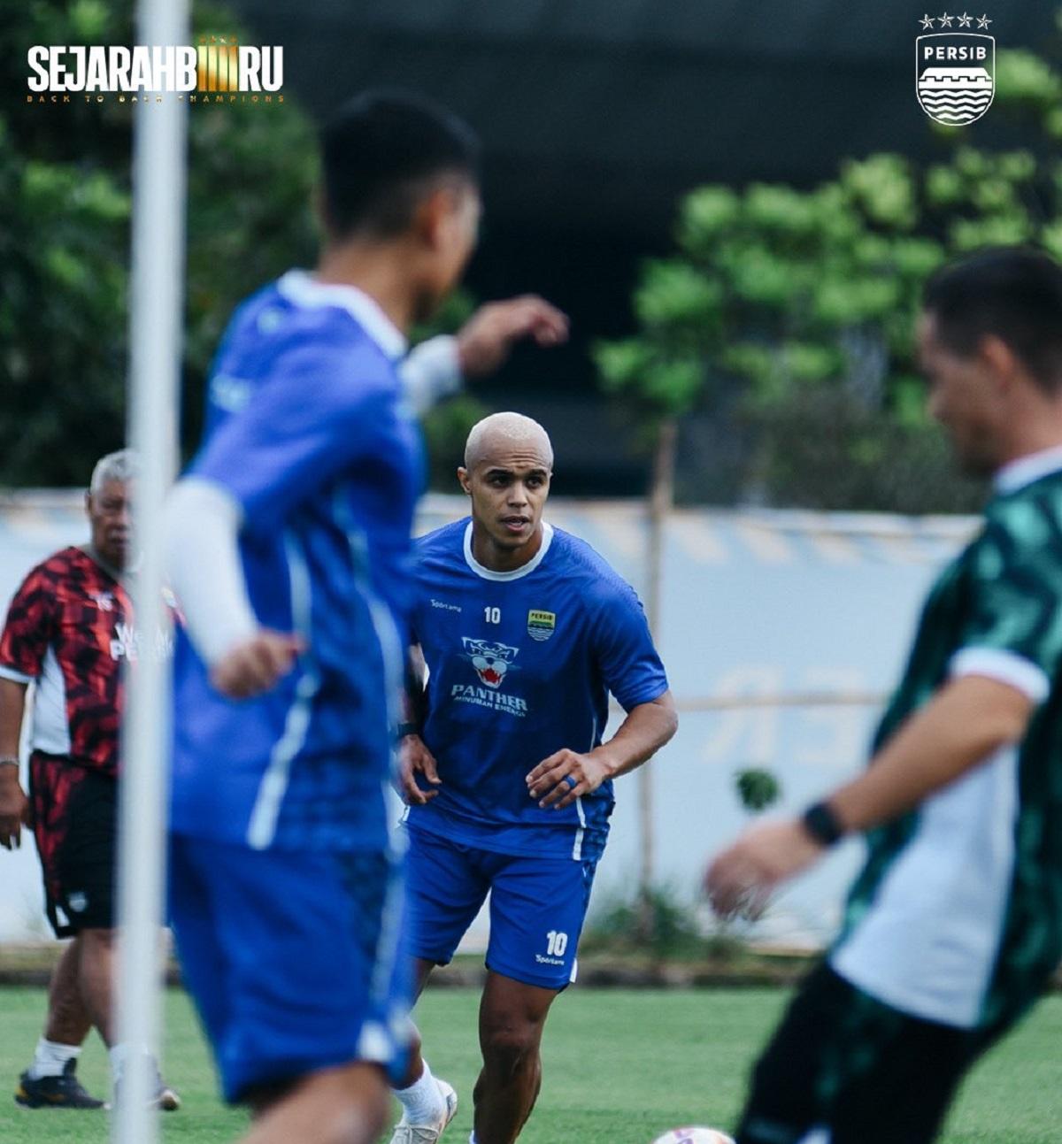 Persib-Bandung-menggelar-sesi-latihan-perdana-usai-libur-panjang-kompetisi.jpg