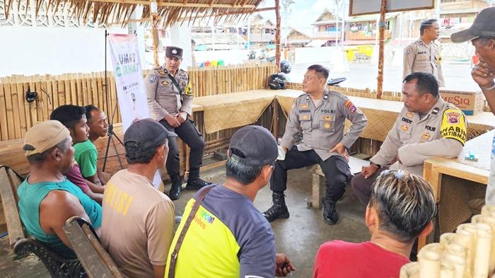 Personel-Polsek-Pulaulaut-Utara-dalam-kegiatan-Jumat-Curhat-Jumat-11082023.jpg