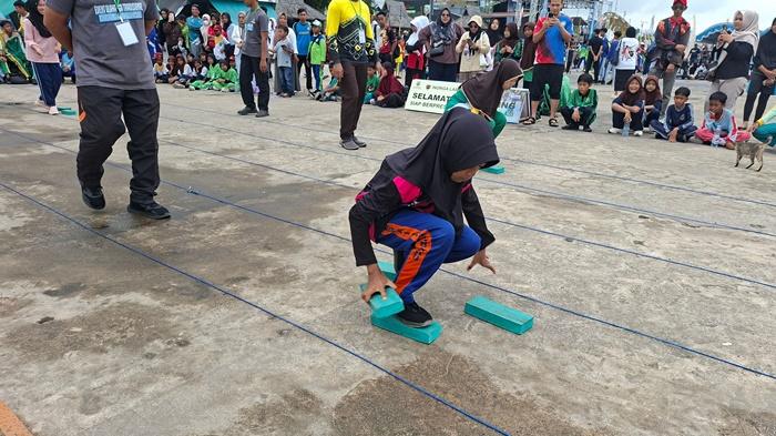 Pesert-lomba-lari-balok-DI-kOTABARU.jpg