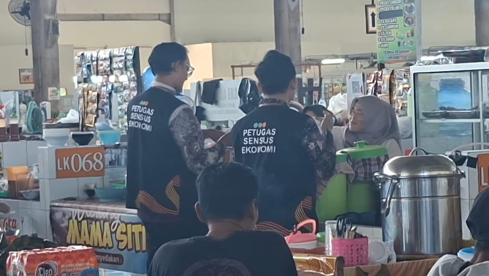 Petugas Sensus Ekonomi Juga Sasar Pasar, Data Satu Persatu Pedagang di Pasar Bauntung Banjarbaru - Banjarmasinpost.co.id