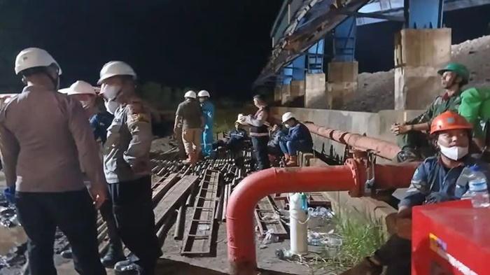 Petugas-gabungan-dan-pekerja-di-PLTU-Sukabangun.jpg