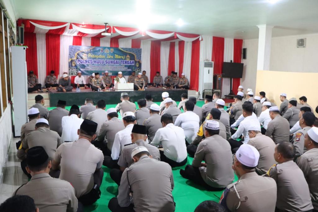 Polres-Hulu-Sungai-Tengah-HST-Polda-Kalimantan-Selatan-menggelar-peringatan-Isra-Mikraj.jpg