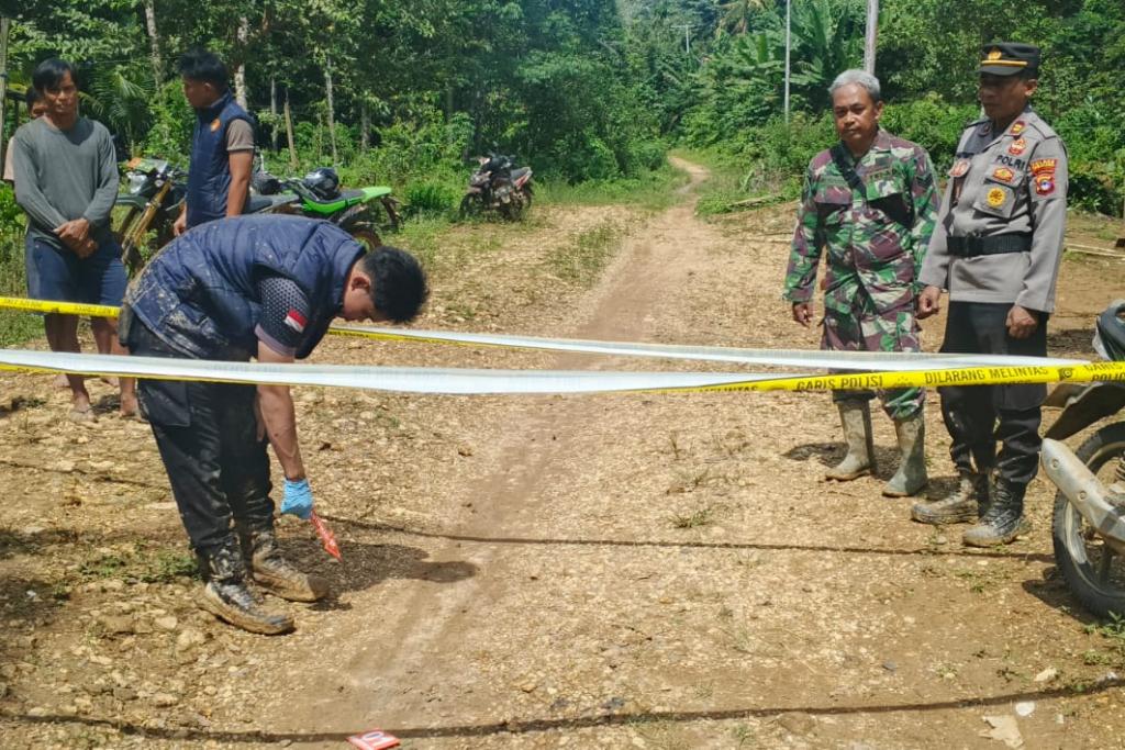 Polsek-Bintang-Ara-bersama-Inafis-Satreskrim-Polres-Tabalong-langsung-olah-TKP-tewasnya-bocah.jpg